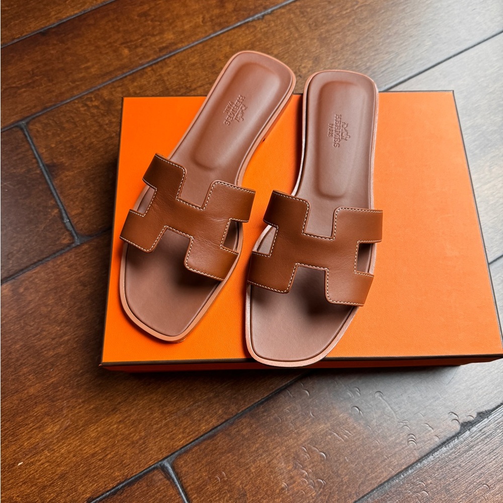 Authentic Hermes Oran sandal gold